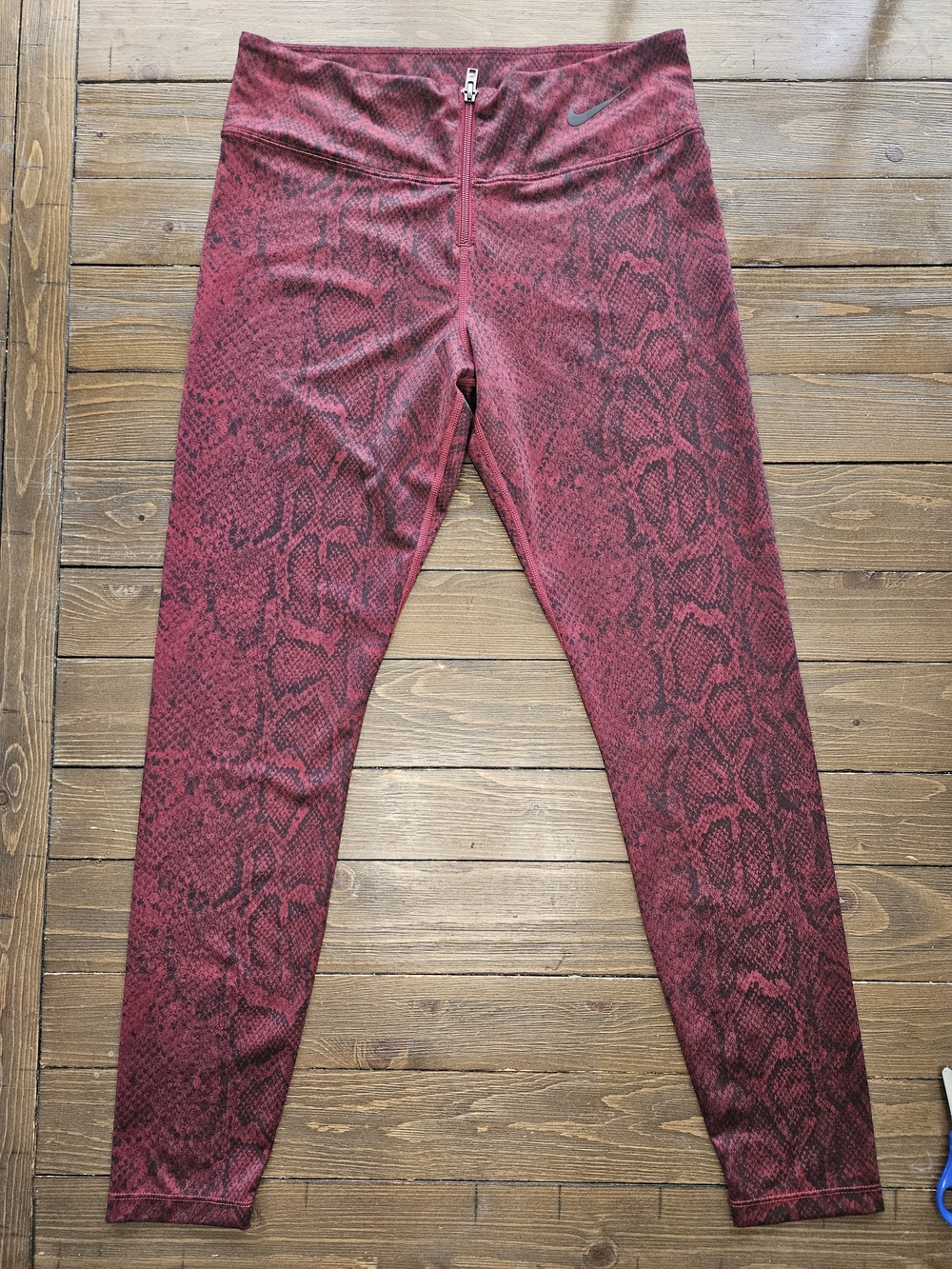 Nike Women's Dri-FIT Red Snake Print High Rise Zip Front Leggings Size Medium
